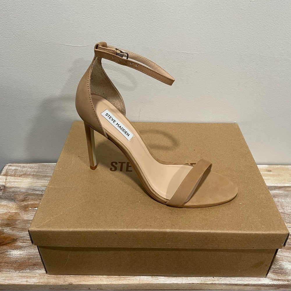 Size 10. Steve Madden Ankle Strap Sandal, never worn.